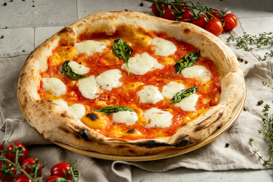 ПИЦЦА С МОЦАРЕЛЛОЙ БУФФАЛО